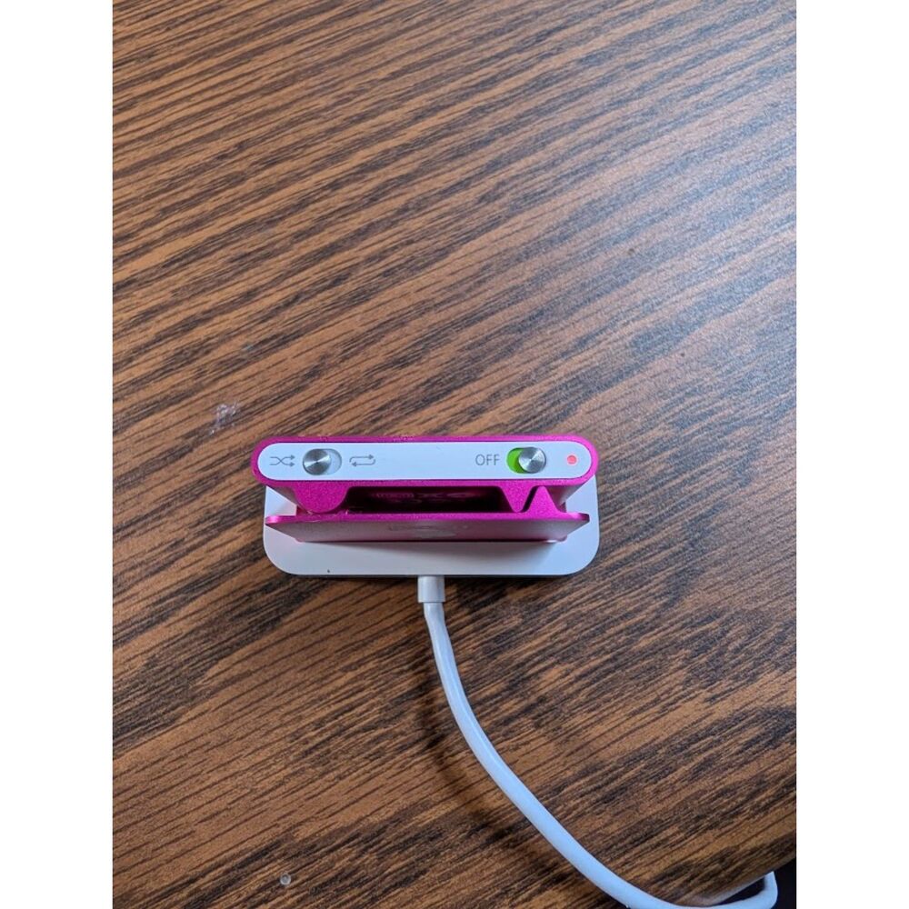 Apple iPod Shuffle 2nd Gen A1204 Pink 1GB Box Dock Papers For Parts Repair